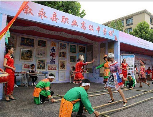 航空服務(wù)與管理屬于什么專(zhuān)業(yè)(濟(jì)南藍(lán)航空乘培訓(xùn)學(xué)校怎么樣)