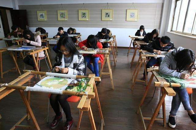 成都市2021年護(hù)理學(xué)校必須多少分