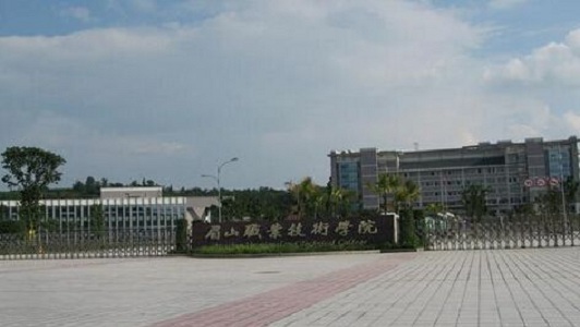 四川初中生能學(xué)鐵路學(xué)校嗎？