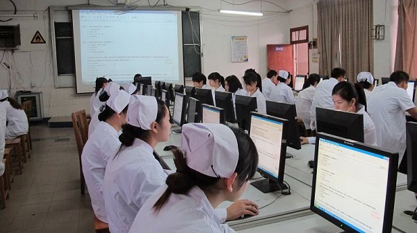 四川初中畢業(yè)讀中專好嗎？
