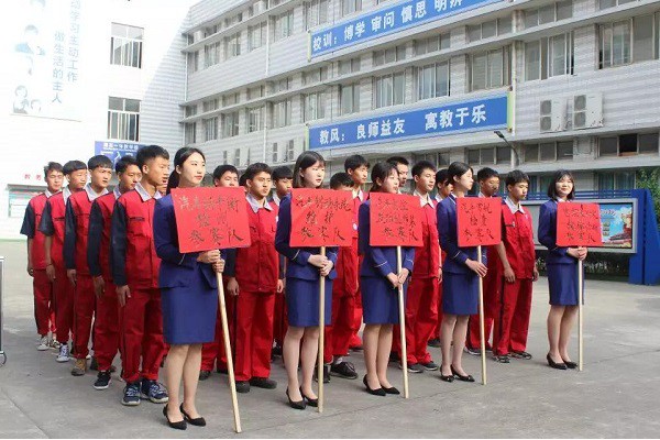2022年四川理工技師學(xué)院的學(xué)費(fèi)和收費(fèi)是多少？