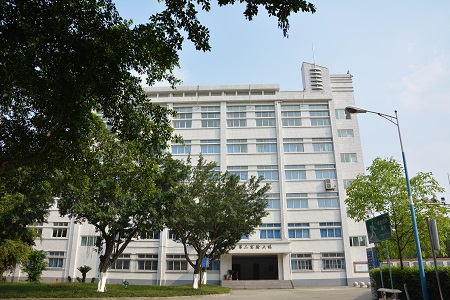 成都易生技校(成都衛(wèi)生中專學(xué)校)