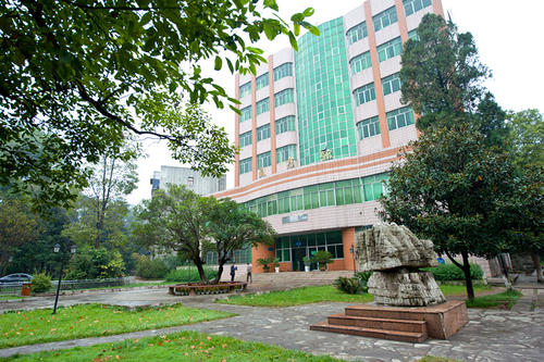 陜西職業(yè)技術(shù)學院是大專嗎(陜西職業(yè)技術(shù)學校招生電話)