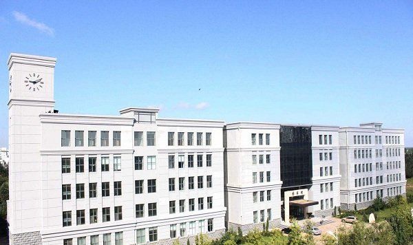 成都市2021年女孩讀衛(wèi)校學什么好
