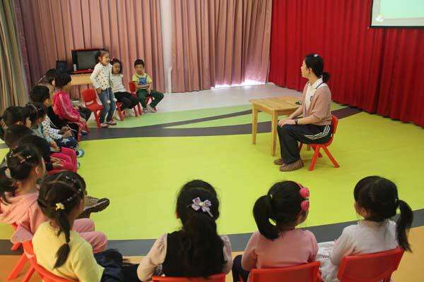 四川2020年男孩子初中畢業(yè)生上高鐵學(xué)校圖3