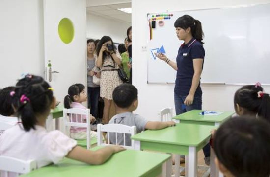 讀什么學校出來可以成為一名幼師(初中生想學幼師哪個學校好)