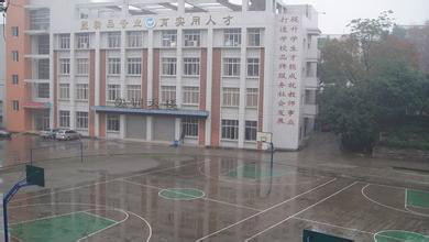 職業(yè)學校和高中哪個好(中職和普通高中哪個好)