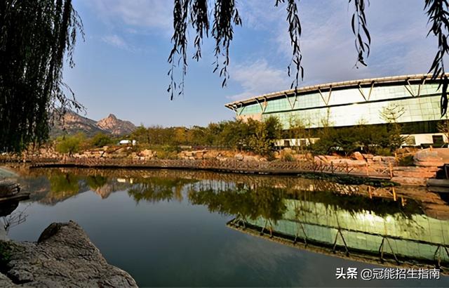 包含四川學(xué)護理的?？茖W(xué)校的詞條