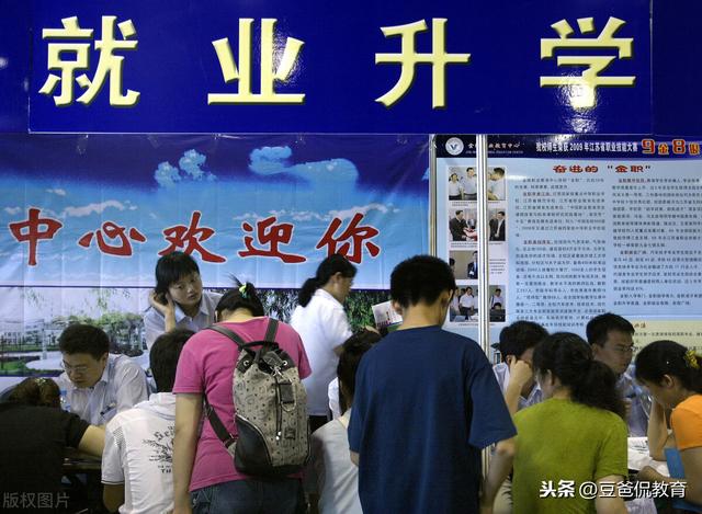 中專完了想上大專(上完中?？梢钥即髮?