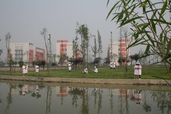 成都學(xué)醫(yī)的職業(yè)學(xué)校(成都關(guān)于學(xué)醫(yī)的學(xué)校有哪些)
