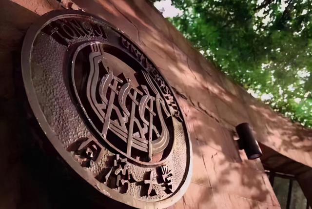 重慶大學(xué)環(huán)境藝術(shù)設(shè)計(jì)(重慶大學(xué)環(huán)境藝術(shù)設(shè)計(jì)研究生有室內(nèi)方向嘛)