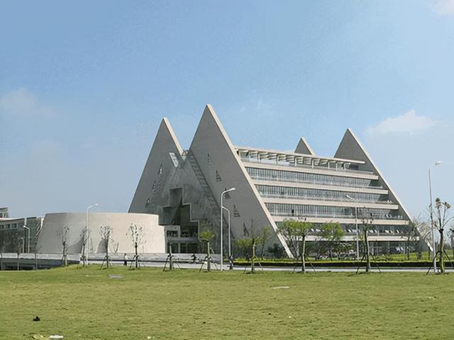 重慶大學(xué)環(huán)境藝術(shù)設(shè)計(jì)(重慶大學(xué)環(huán)境藝術(shù)設(shè)計(jì)研究生有室內(nèi)方向嘛)
