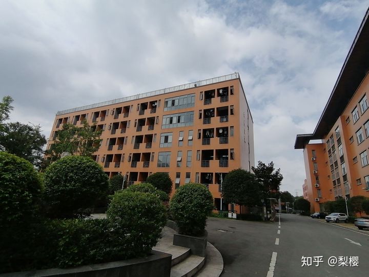 成都天府職業(yè)學(xué)校收費(成都天府航空職業(yè)學(xué)校)