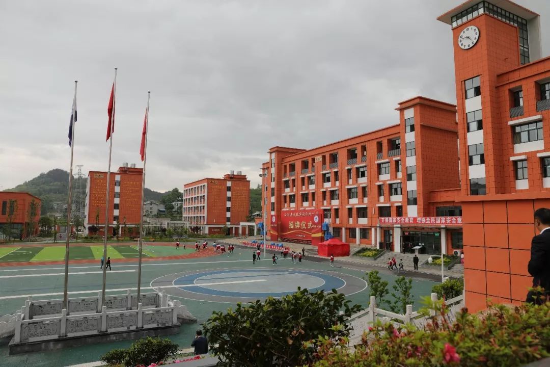 內江市思源職業(yè)學校(內江思源國防訓練基地)