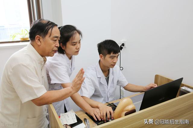 成都的醫(yī)學(xué)院有哪些學(xué)校(成都的?？漆t(yī)學(xué)院有哪些學(xué)校)