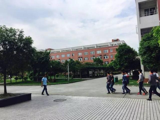 成都省職業(yè)中等學校(瀘州中等衛(wèi)生職業(yè)學校)